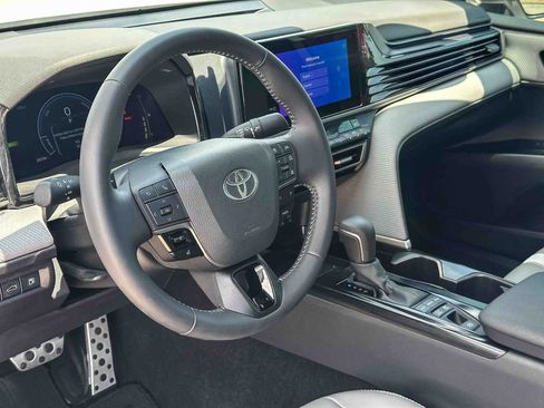 Used 2025 Toyota Camry SE w/ Convenience Package FWD image 12