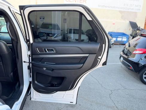Used 2018 Ford Explorer XLT w/ Equipment Group 202A image 25