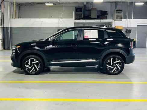 Used 2025 Nissan Kicks SV FWD image 14