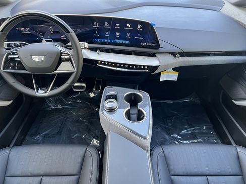 New 2025 Cadillac Optiq Sport 2 image 34