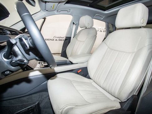 Used 2019 Audi e-tron Prestige w/ Prestige Package image 31