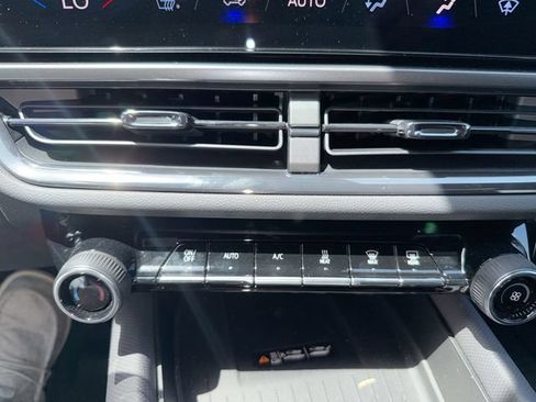 Used 2025 Chevrolet Equinox EV RS FWD image 22