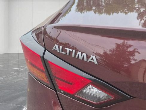 Used 2024 Nissan Altima 2.5 SV FWD image 11