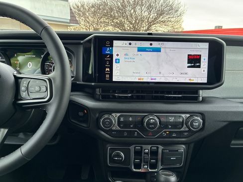 New 2026 Jeep Gladiator Sport image 18