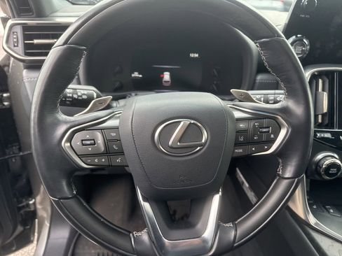 Used 2023 Lexus LX 600 4WD w/ Luxury Package image 12