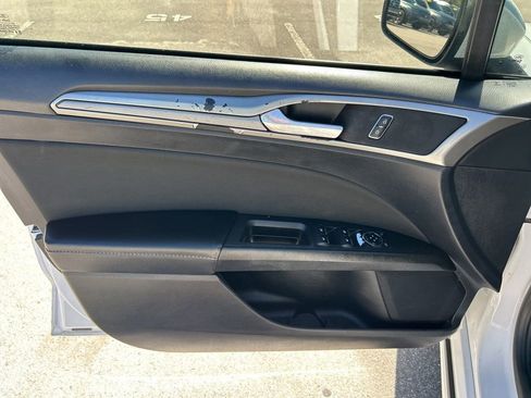 Used 2020 Ford Fusion SE image 11