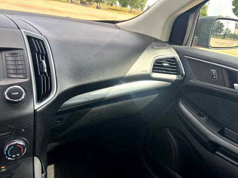 Used 2017 Ford Edge SE image 17