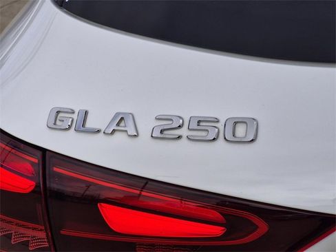 Certified 2025 Mercedes-Benz GLA 250 image 11