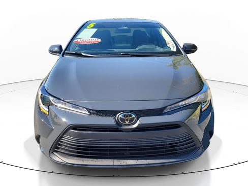 Certified 2025 Toyota Corolla LE image 3