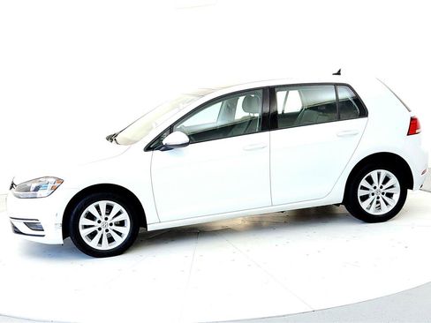 Used 2018 Volkswagen Golf SE image 3