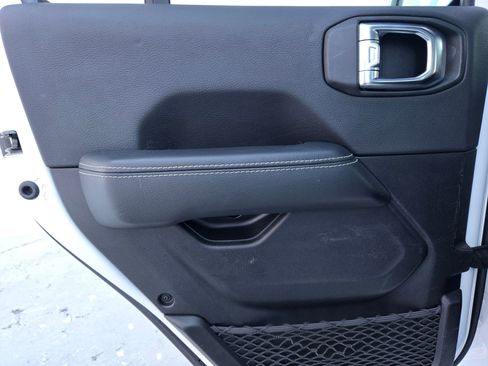 Used 2023 Jeep Gladiator Overland image 26