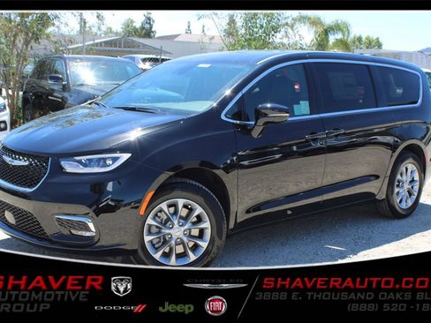 New 2026 Chrysler Pacifica Select AWD/4WD image 1