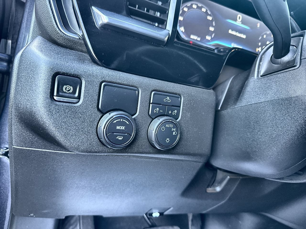 Used 2023 Chevrolet Silverado 1500 LT RWD image 18