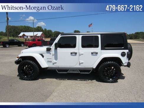 Used 2023 Jeep Wrangler Unlimited Sahara AWD/4WD image 8