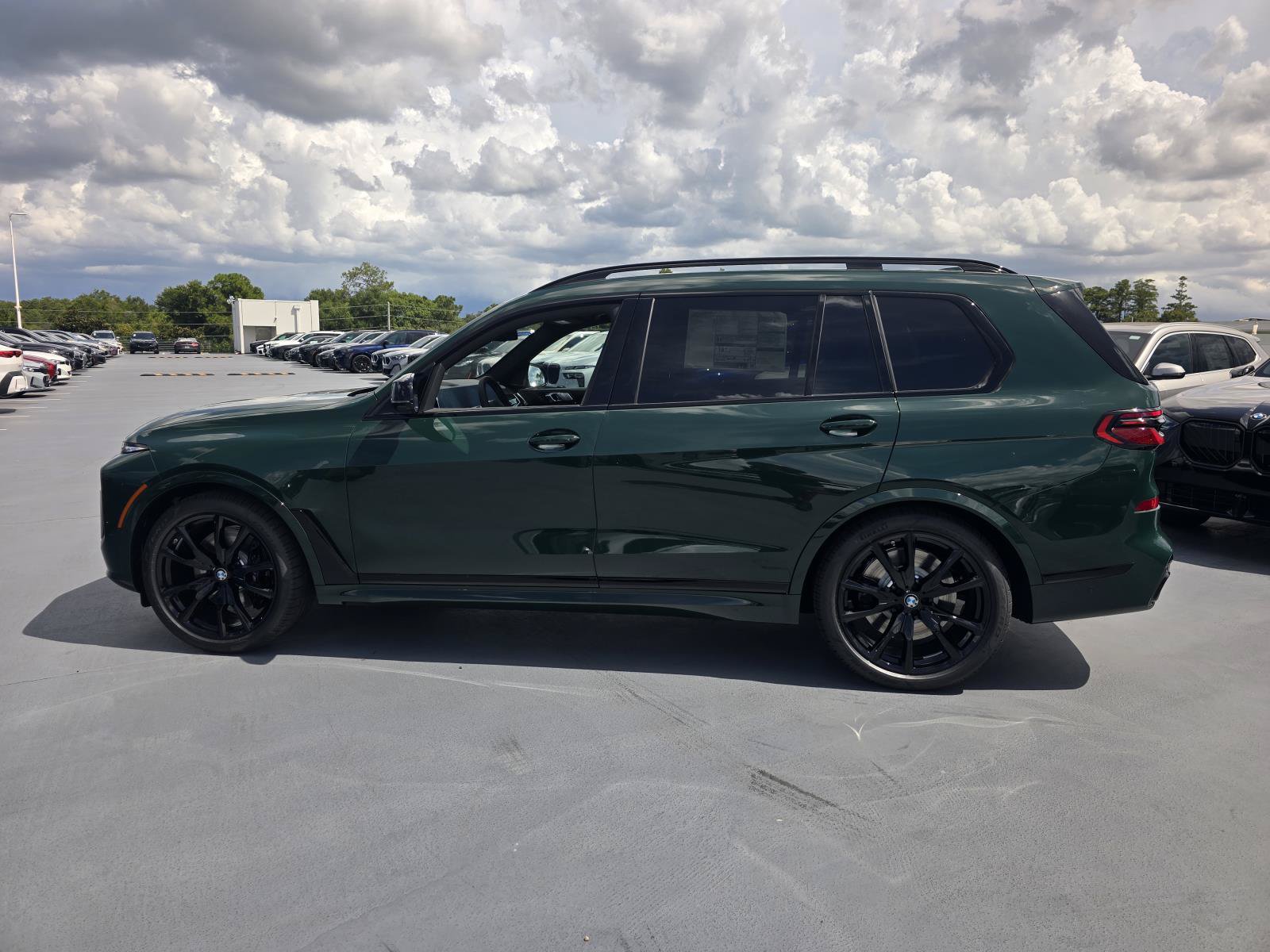 New 2027 BMW X7 M60i w/ M Sport Professional Package AWD/4WD image 4