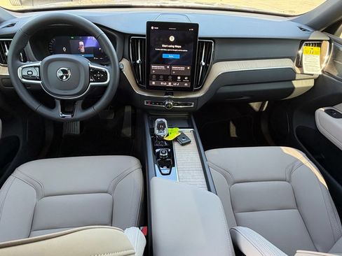 New 2027 Volvo XC60 B5 Plus AWD/4WD image 7