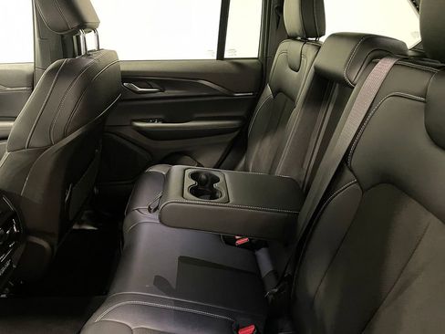 Used 2023 Jeep Grand Cherokee Altitude image 19