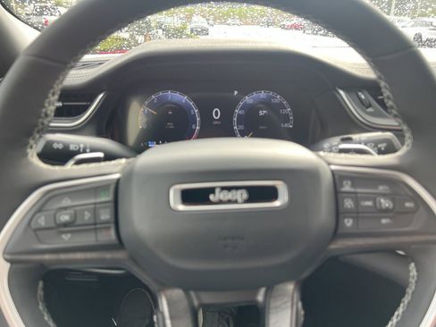 New 2025 Jeep Grand Cherokee Limited w/ Luxury Tech Group II image 14