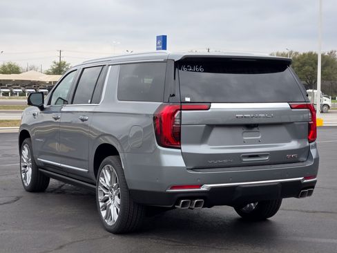 New 2026 GMC Yukon XL Denali w/ Denali Reserve Package AWD/4WD image 3