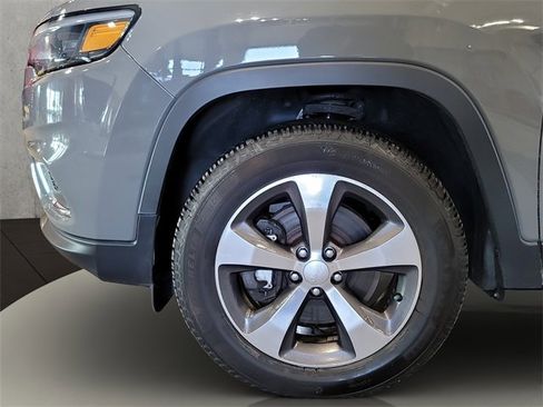 Used 2020 Jeep Cherokee Limited image 21