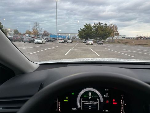 Used 2025 Toyota Camry LE image 33