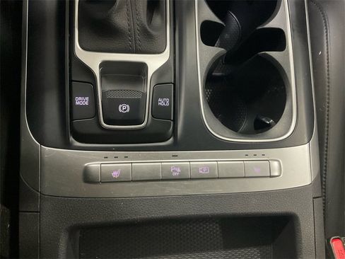 Used 2024 Kia Carnival LX image 23