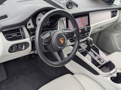 Certified 2024 Porsche Macan AWD/4WD image 4