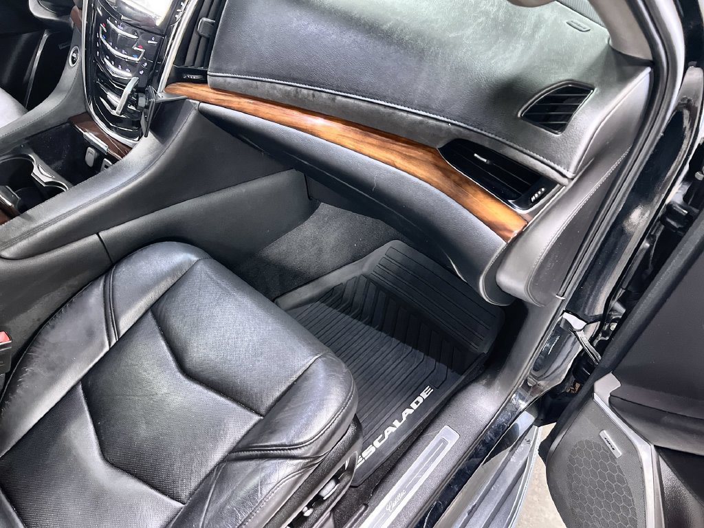 Used 2019 Cadillac Escalade Luxury RWD image 31