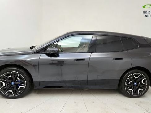 Used 2024 BMW iX xDrive50 w/ Sport Package AWD/4WD image 21