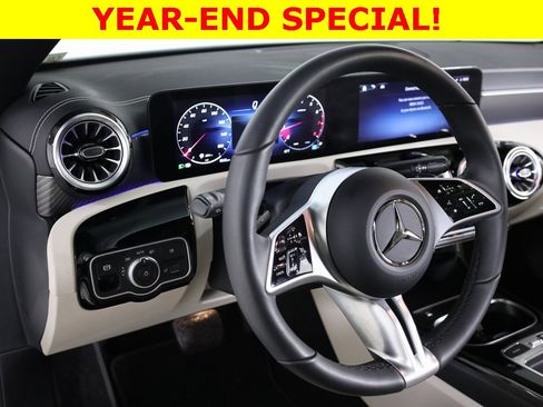 Used 2025 Mercedes-Benz CLA 250 4MATIC image 28