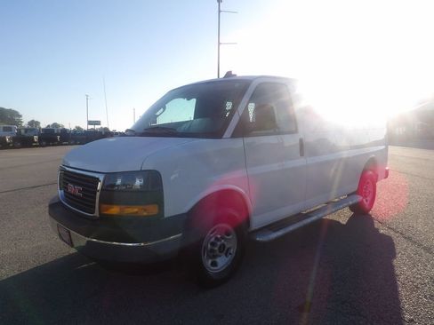 Used 2025 GMC Savana 2500 w/ Driver Convenience Package RWD image 3
