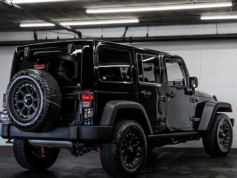 Used 2012 Jeep Wrangler Unlimited Rubicon w/ Dual Top Group AWD/4WD image 5