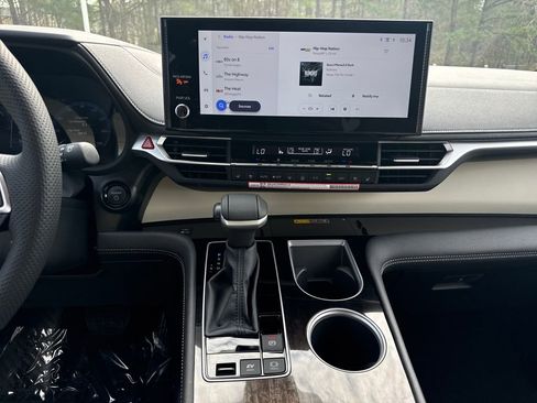 Used 2026 Toyota Sienna Limited image 30