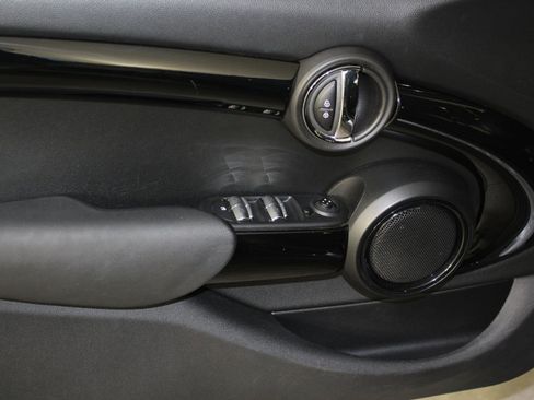 Used 2018 MINI Cooper S image 12