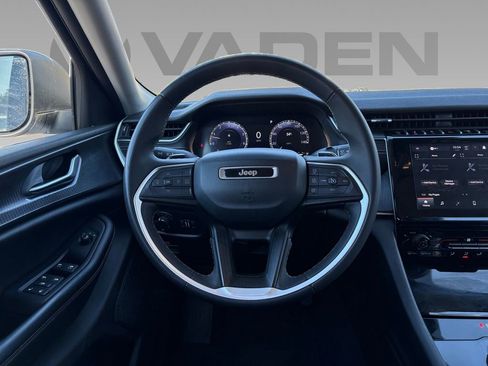 Used 2023 Jeep Grand Cherokee L Laredo image 11