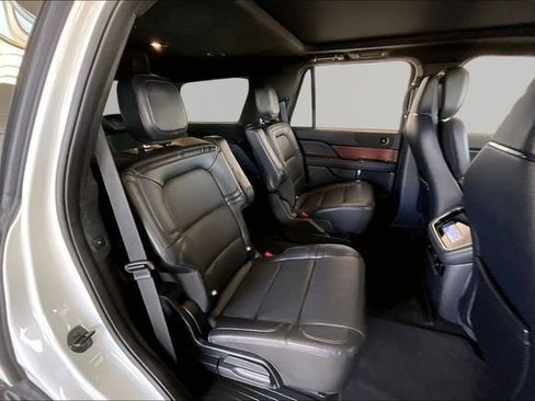 Used 2022 Lincoln Navigator Reserve AWD/4WD image 17