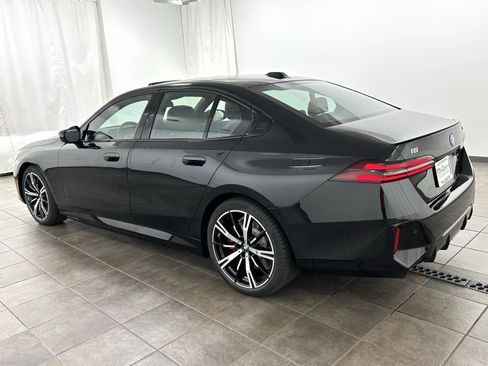 Used 2025 BMW i5 M60 w/ Premium Package image 3