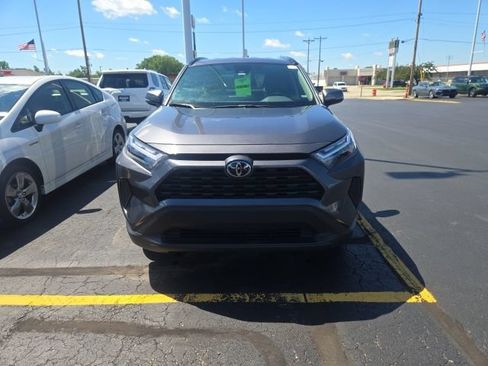 Used 2025 Toyota RAV4 XLE AWD/4WD image 2