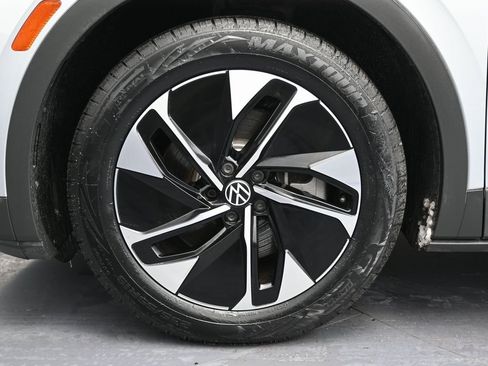 Used 2021 Volkswagen ID.4 Pro image 11