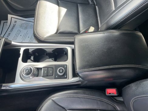 Used 2020 Ford Explorer XLT w/ Equipment Group 202A AWD/4WD image 15