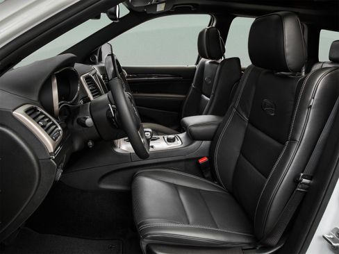 Used 2015 Jeep Grand Cherokee Overland w/ Advanced Technology Group RWD image 16