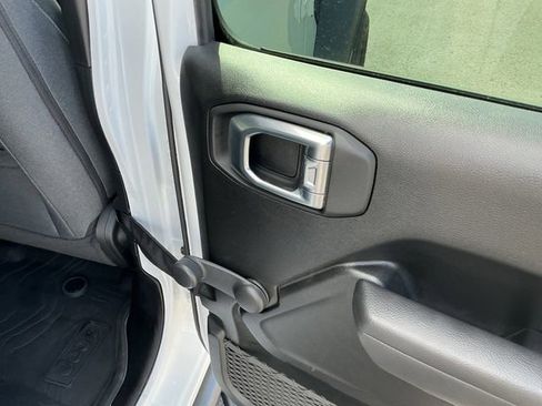 Used 2024 Jeep Gladiator Sport image 25