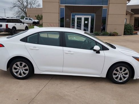 Used 2023 Toyota Corolla LE image 2