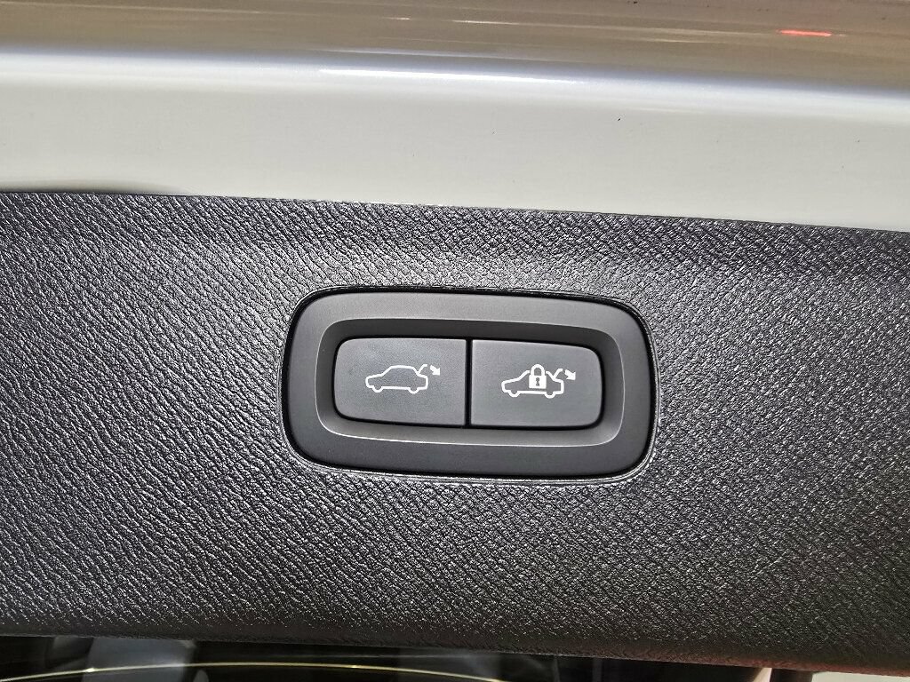 Used 2024 Volvo XC90 T8 Plus w/ Protection Package Premier AWD/4WD image 26