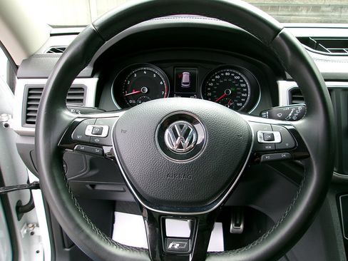 Used 2019 Volkswagen Atlas SE w/ Panoramic Sunroof Package AWD/4WD image 23
