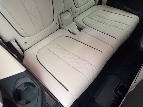 Used 2022 BMW X7 xDrive40i w/ M Sport Package image 42