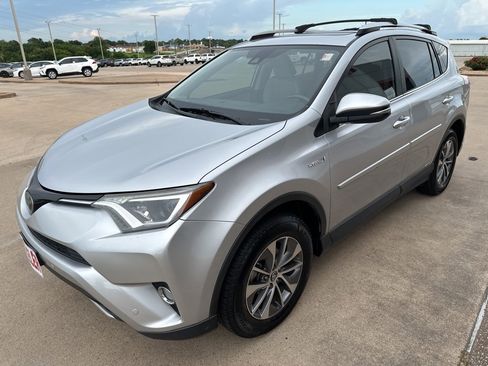 Used 2016 Toyota RAV4 XLE image 3