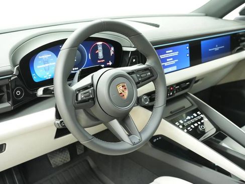 New 2026 Porsche Macan 4 Electric AWD/4WD image 4