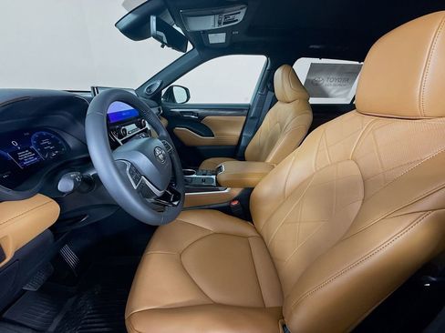 New 2026 Toyota Highlander Platinum AWD/4WD image 24