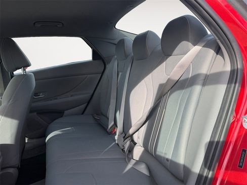 Used 2023 Hyundai Elantra SEL w/ Convenience Package image 13